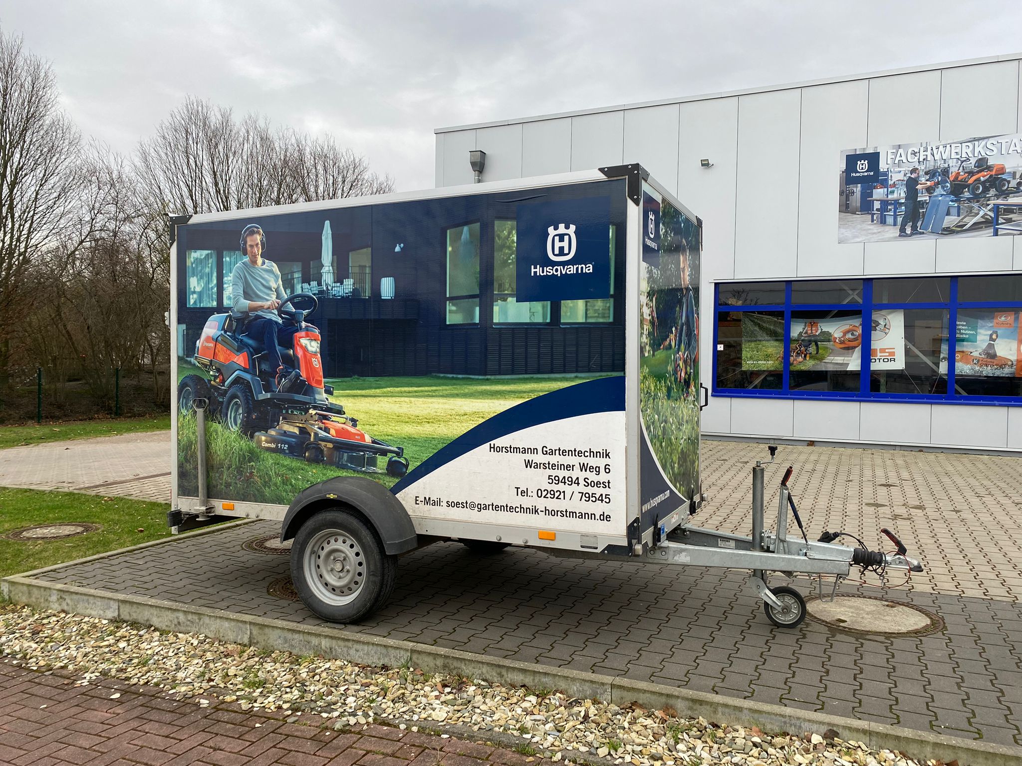 Kastenanhänger mit Rampe (Soest)